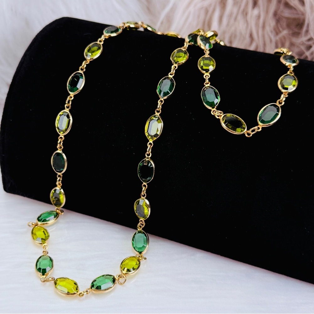 Beautiful, goldtone, green, reflective costume pull over necklace